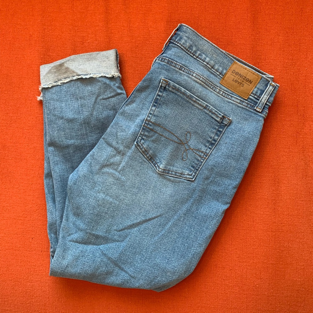 Levi’s Mid Rise Boyfriend Jeans